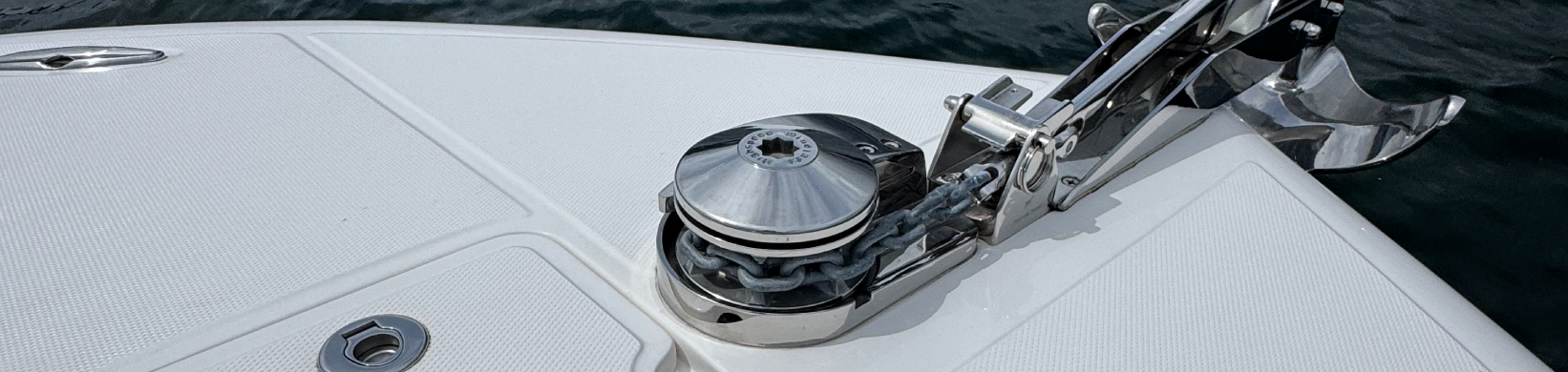 Five Oceans durable windlasses for secure anchoring
