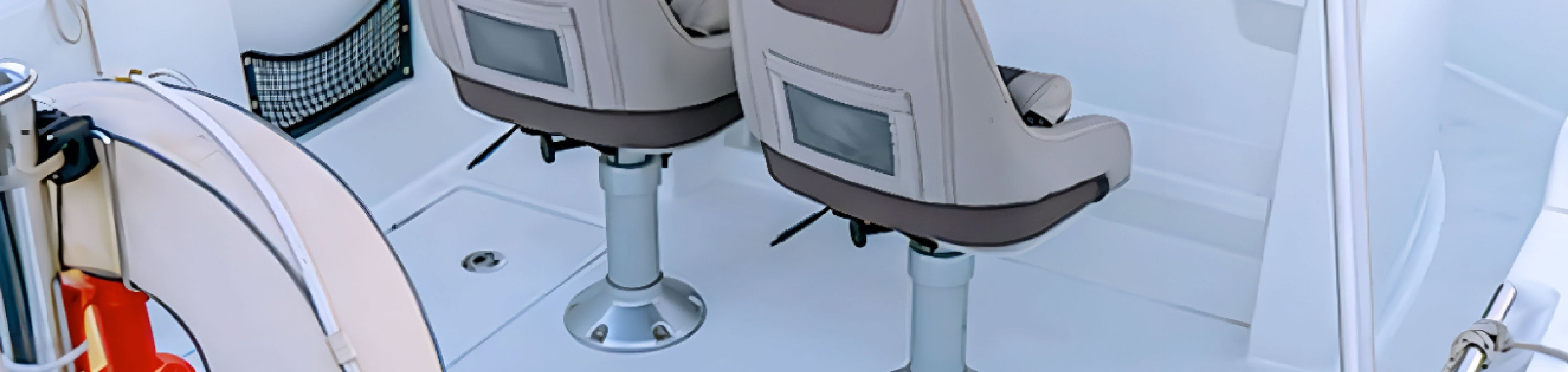 Comfortable Five Oceans pedestals and seats for boats